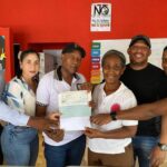 “El Ayuntamiento de Hato del Yaque hace entrega de un aporte al Club José Francisco Peña Gómez.”