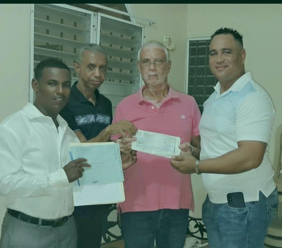 El Ayuntamiento de Hato del Yaque hace entrega de un aporte al sector “El Flumen”