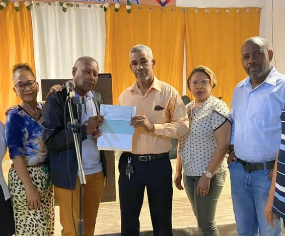 El Departamento de Desarrollo Comunitario realizo entrega de una donación a la iglesia Dios de la Profecía en el sector de Villa Tabacalera.
