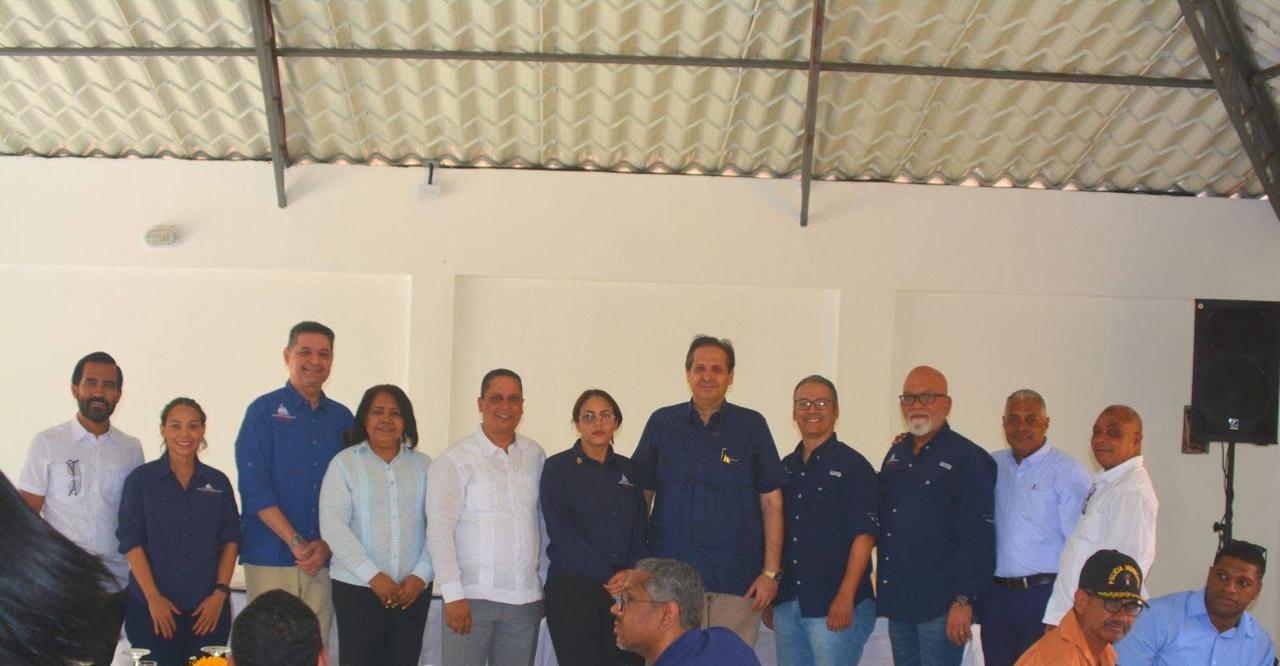 Director Distrital Fermín Noesí ofrece almuerzo de bienvenida a autoridades nacionales y provinciales en Hato del Yaque.