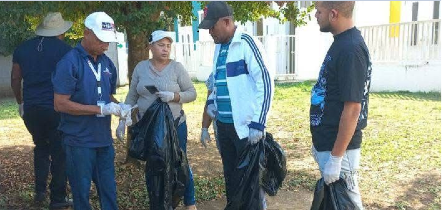 Operativo de limpieza fortalece entorno de la Estancia Infantil en Villa Progreso.